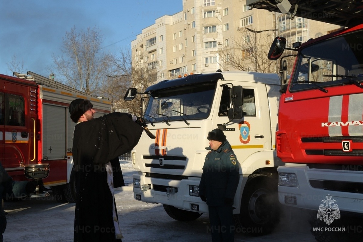 В Благовещенске амурским спасателям передали ключи от новой спецтехники —  Амурская правда, новости Благовещенска и Амурской области