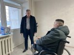 Мэр Белогорска вручил ключи от квартиры инвалиду-участнику СВО