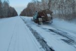Спецтехника вторые сутки расчищает амурские дороги от снега после циклона