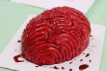Амурские нейрохирурги испекли торт из бисквита и крема в виде мозга