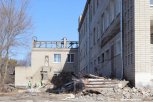 На капремонт трехэтажного корпуса больницы в Тамбовке направили более 160 миллионов рублей