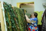 Благовещенские волонтеры открыли новый пункт для плетения маскировочных сетей