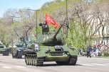 Легендарный танк Т-34 возглавил колонну: как Благовещенск встретил День Победы (фото)