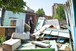 «Мой дом снесли, пока я был на работе»: семья амурского барда осталась без крыши над головой