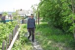 «Загоримся и тушить нечем»: в Белогорье пенсионеры 8 месяцев носили воду через железнодорожные пути
