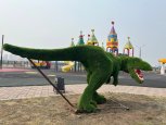 Сожженного вандалом тигра на набережной Благовещенска заменил динозавр