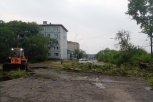 После залпового ливня коммунальные службы Белогорска второй день устраняют последствия