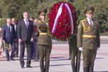 Губернатор Василий Орлов возложил цветы к монументу Победы в Минске