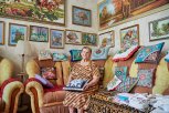 Крестики без ноликов: 86-летняя амурчанка превратила свою квартиру в галерею вышитых картин