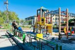Благоустройство детской площадки по программе «1000 дворов» в Белогорске близится к завершению