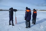 Сотрудники МЧС продолжают замеры льда на реке Амур перед фестивалем зимних видов спорта