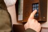 Амурчан предупреждают об обманах с уникальными кодами для домофона