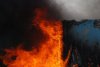 Кровлю дома и дверь в квартиру тушили пожарные в Белогорске