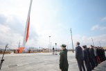 Копию Знамени Победы подняли на самый высокий флагшток Дальнего Востока в Благовещенске