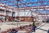 В физкультурно-оздоровительном центре в Чигирях начали монтировать кровлю и лифтовые шахты