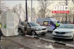 Столкновение автомобиля с автоматом с водой привело к травмам женщины-пассажира
