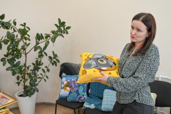 «Нити судьбы»: как три поколения амурских мастериц создают историю в крестиках и глади
