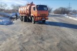 Житель Свободного слил коммунальные отходы в кювет в шаге от очистных сооружений