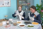 Школьники из амурской Светиловки готовят для бойцов СВО витаминные чаи с местными травами