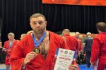 Школьный тренер из Благовещенска завоевал золото на чемпионате России по самбо