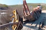 В Зейском округе трал с бульдозером проломил единственный мост в поселок Береговой