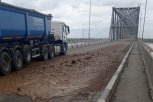 Амурских водителей предупредили о неожиданном препятствии на старом Зейском мосту в Благовещенске