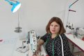 В 2023 году швея Мария Воробьева благодаря соцконтракту открыла ателье в Белогорске. Фото: Архив АП