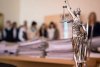 Суд прекратил дело против заказчика поджога машины в Благовещенске и отправил исполнителя в колонию