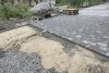 На второй очереди «Аллеи молодежи» в Белогорске начали укладывать тротуарную плитку