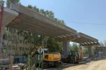 Для нового путепровода в Белогорске смонтировали 12 балок пролетных строений