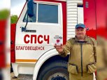 Приносят воду и домашнюю еду: забайкальцы поддерживают амурских пожарных