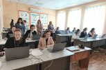 Двум амурским выпускникам аннулировали результаты ЕГЭ из-за телефона и шпаргалок на экзамене