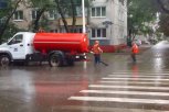 Илосос и 11 вакуумных машин вышли на улицы Благовещенска для борьбы с потопом