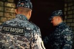 Росгвардейцы Благовещенска вызволили раненую девочку и ее подругу из закрытой комнаты