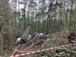 Следователи на месте крушения самолёта извлекли останки тел погибших и изъяли два двигателя