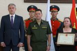 Василий Орлов передал матери выпускника ДВОКУ Звезду Героя России