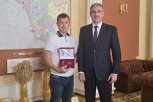 Василий Орлов вручил гендиректору АО «Асфальт» медаль «За заслуги перед Амурской областью»