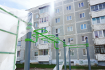Современное спортивное и детское оборудование начали устанавливать в одном из дворов Шимановска
