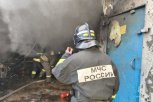 В Белогорске горел гараж с имуществом