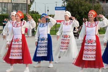 Файер-шоу и много танцев: программа закрытия Российско-китайской ярмарки искусств в Благовещенске