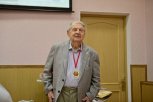90-летний доктор геолого-минералогических наук стал первым заслуженным работником науки Приамурья