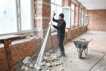 Подрядчик выполнил более трети работ по капремонту школы № 1 в селе Возжаевка
