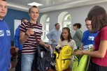 Акция «Собери ребенка в школу» в Благовещенске стартовала с вручения портфелей многодетной семье