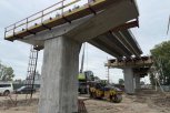 22 балки уже на месте: в Белогорске продолжается строительств путепровода через Транссиб