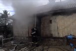 Хозяева загоревшегося дома в Шимановске оставили обогреватели в подполье и ушли на огород