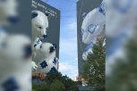 Не соседи, а братья: на фасадах Благовещенска поселились гигантские медведь и панда