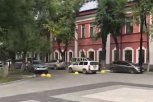 Благовещенские автохамы паркуются и катаются на недавно отремонтированной площади Победы