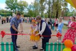 Возле Дома культуры в Архаре открыли детскую площадку за 6,1 миллиона рублей