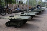 Противоосколочные костюмы и оптика: Юрий Трутнев доставил в зону СВО новую партию вооружения