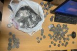 Благовещенец отдал 47 тысяч рублей и золотую цепочку ради поддельных серебряных монет